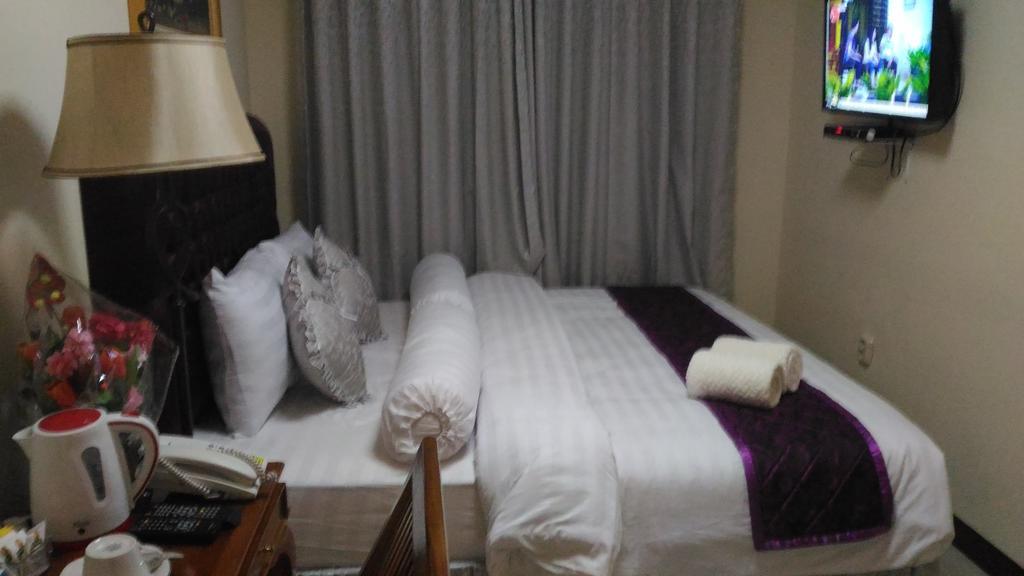 Diponegoro House Hotel Salatiga Exterior foto